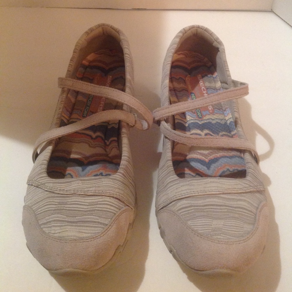 Like new women's Sketcher sneakers
